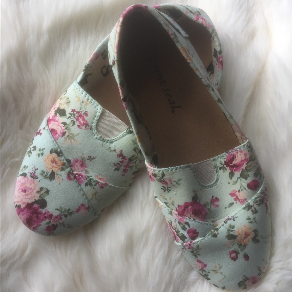 Wet Seal Floral Flats